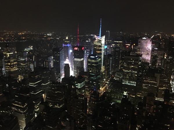 多哈vs纽约夜景直播视频，隔着屏幕，我看到了两种截然不同的不夜城